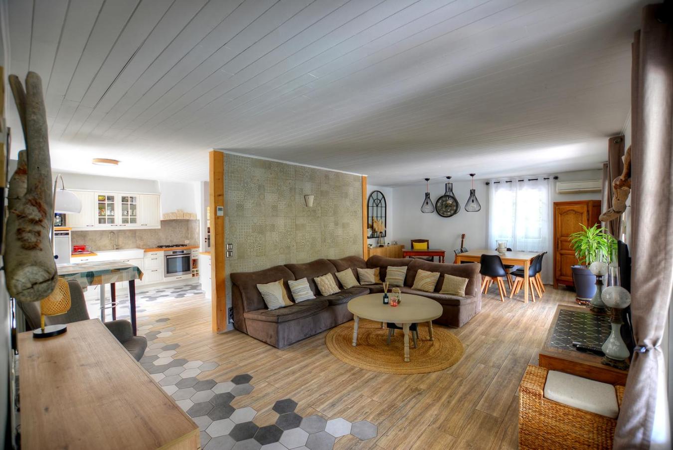 Villa Néoulaise 12 couchages avec piscine et spa en Provence (salon)