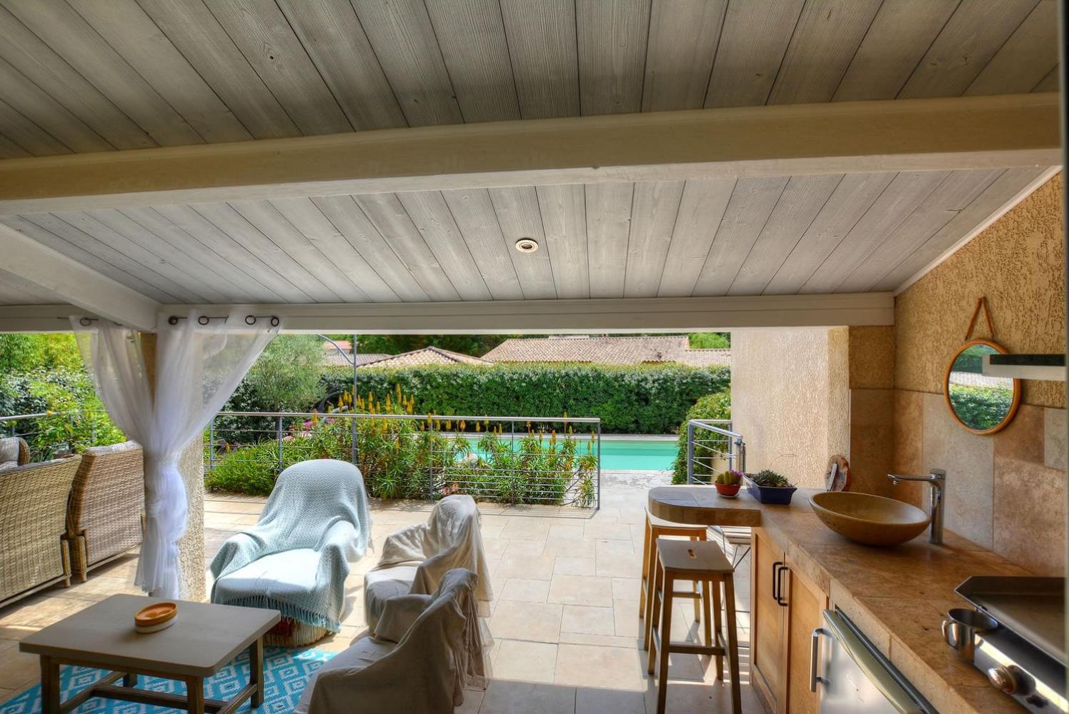 Villa Néoulaise 12 couchages avec piscine et spa en Provence (cuisine d'été)