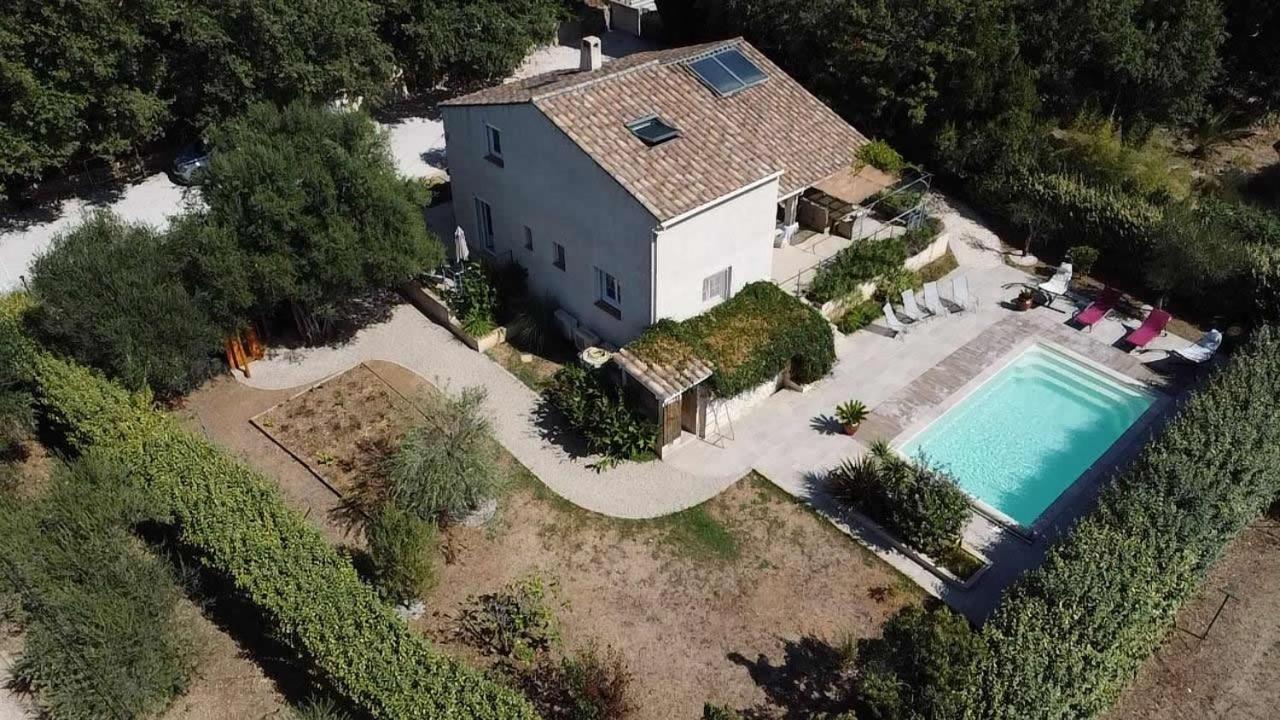 Villa Néoulaise 12 couchages avec piscine et spa en Provence (vue aérienne)