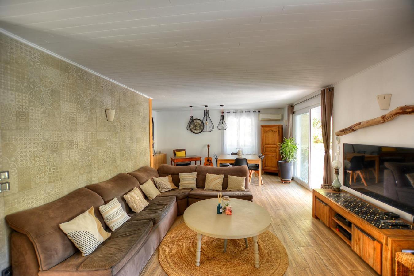 Villa Néoulaise 12 couchages avec piscine et spa en Provence (salon)