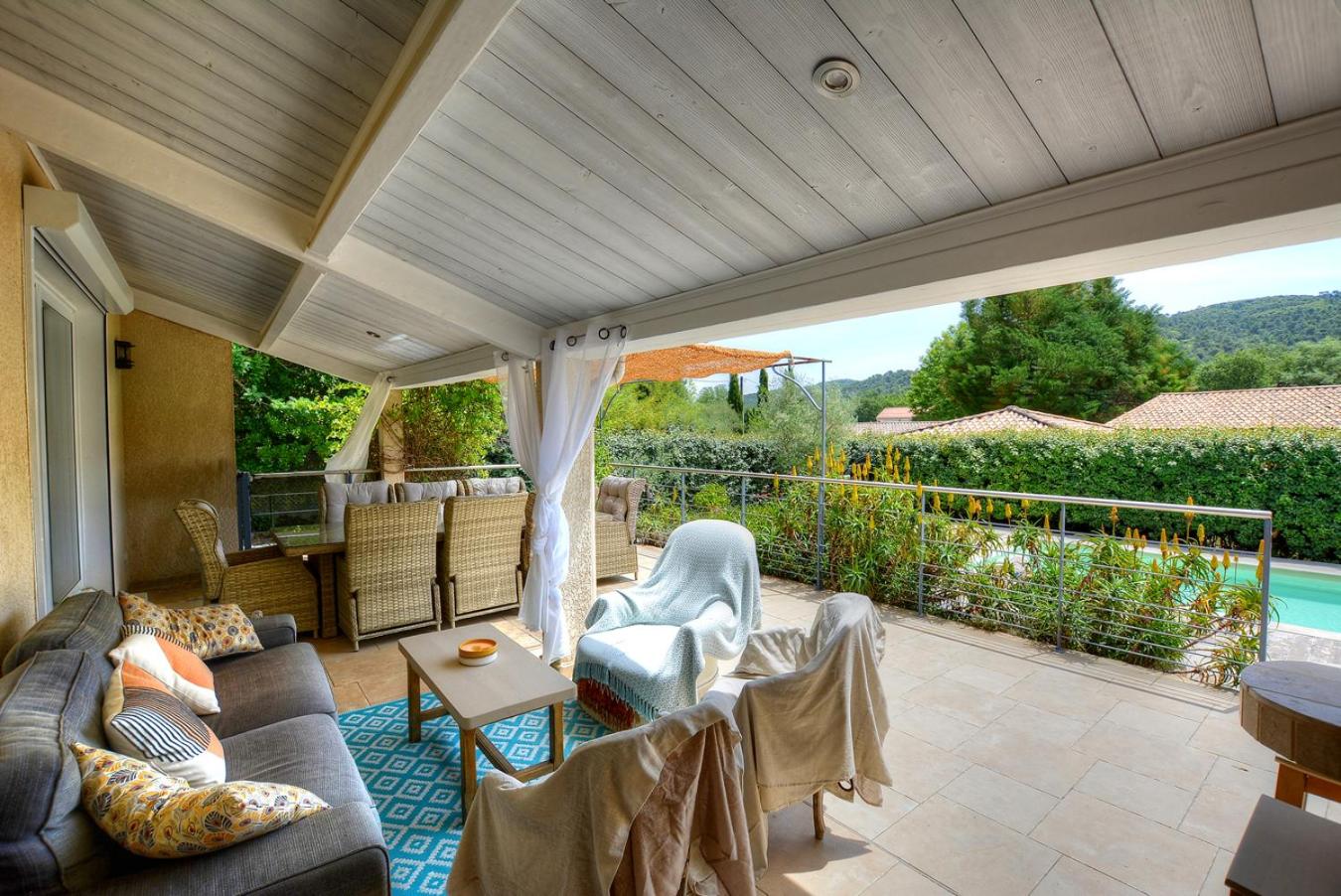 Villa Néoulaise 12 couchages avec piscine et spa en Provence (terrasse couverte)