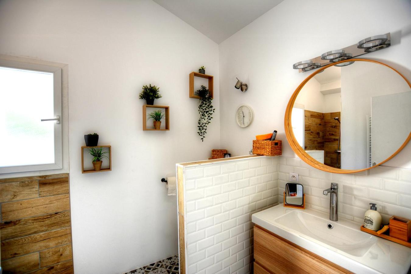 Villa Néoulaise 12 couchages avec piscine et spa en Provence (salle de bain et WC)