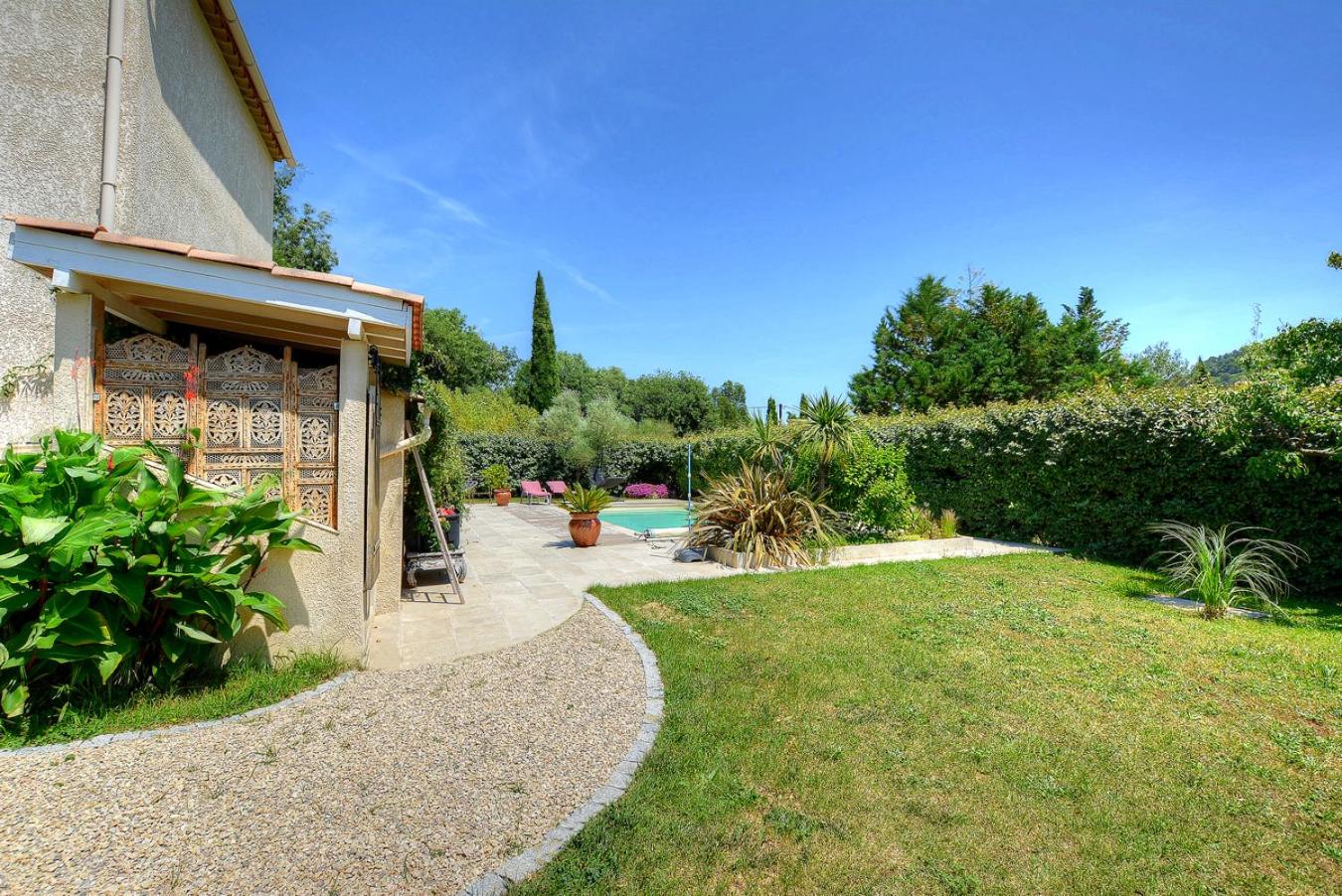 Villa Néoulaise 12 couchages avec piscine et spa en Provence (jardin)