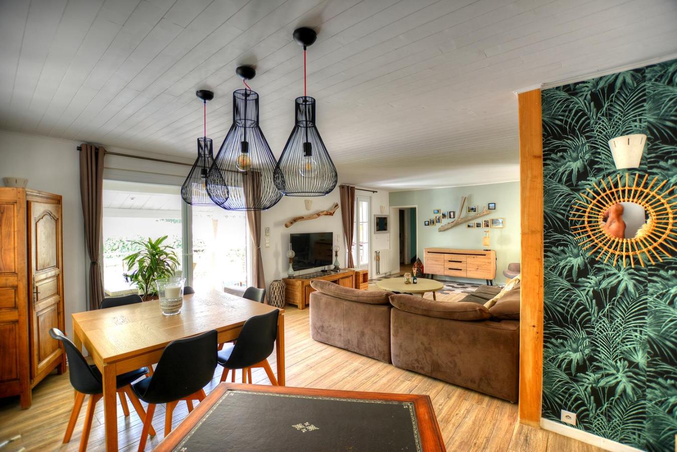 Villa Néoulaise 12 couchages avec piscine et spa en Provence (salle à manger)