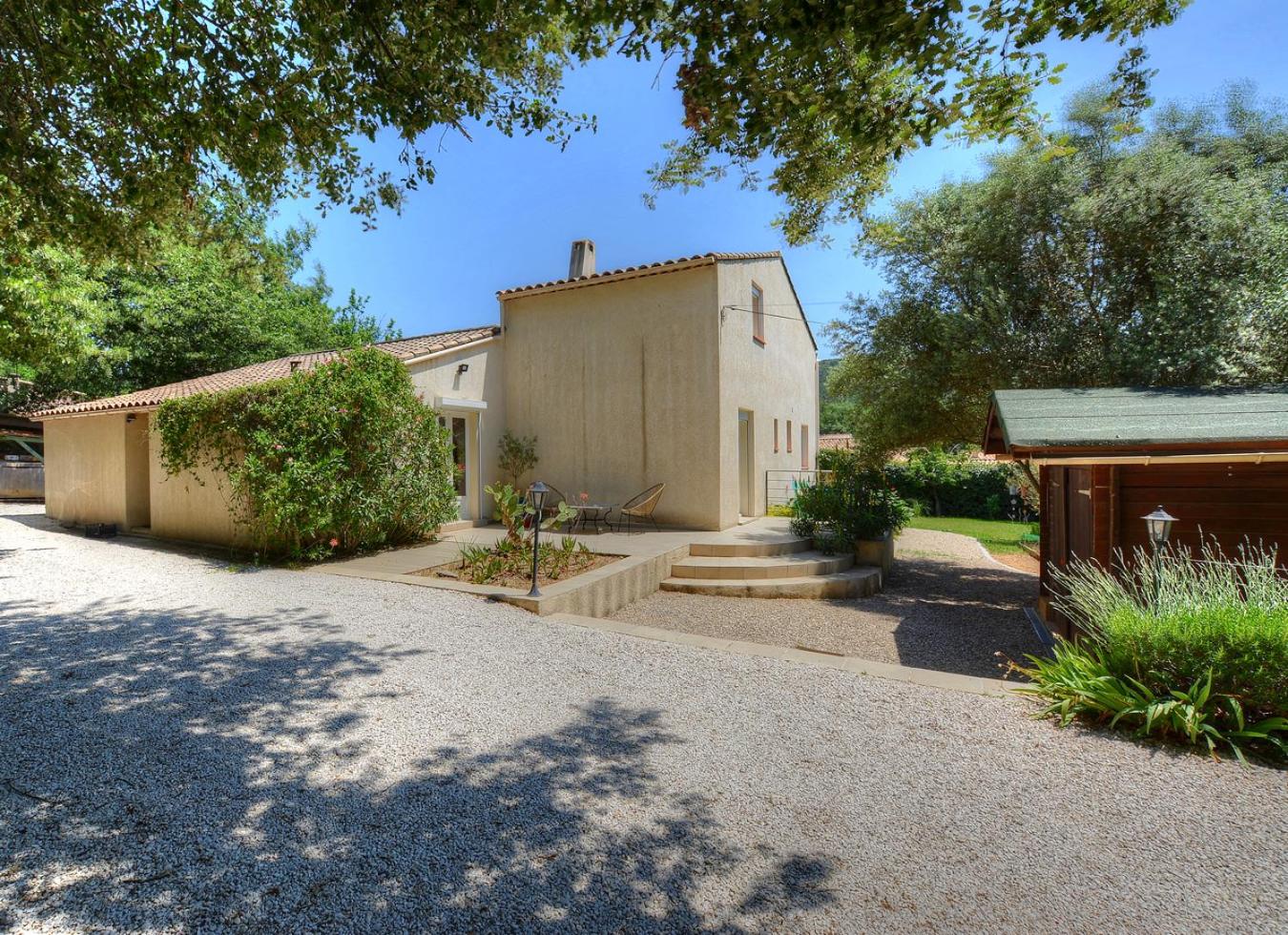 Villa Néoulaise 12 couchages avec piscine et spa en Provence (Parking privé)