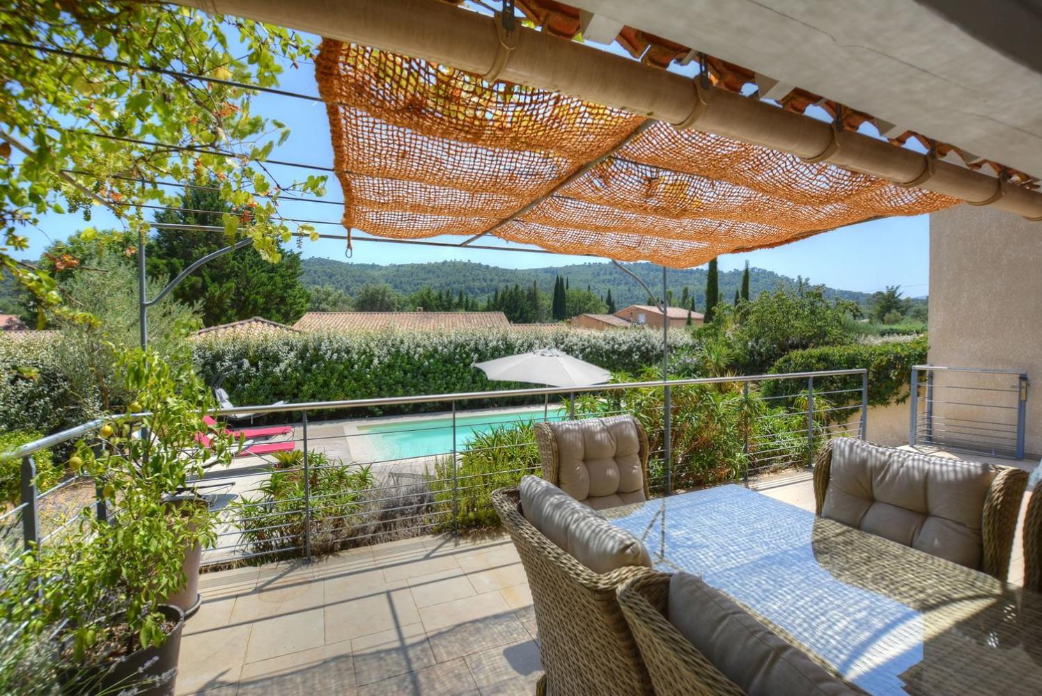 Villa Néoulaise 12 couchages avec piscine et spa en Provence (terrasse couverte)